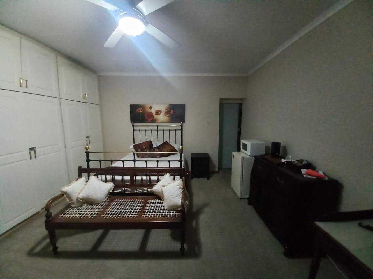 Anri Guesthouse Bloemfontein Exterior photo