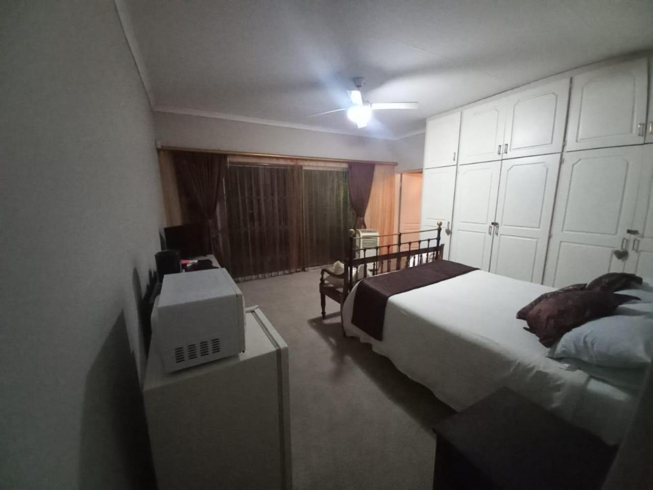 Anri Guesthouse Bloemfontein Exterior photo