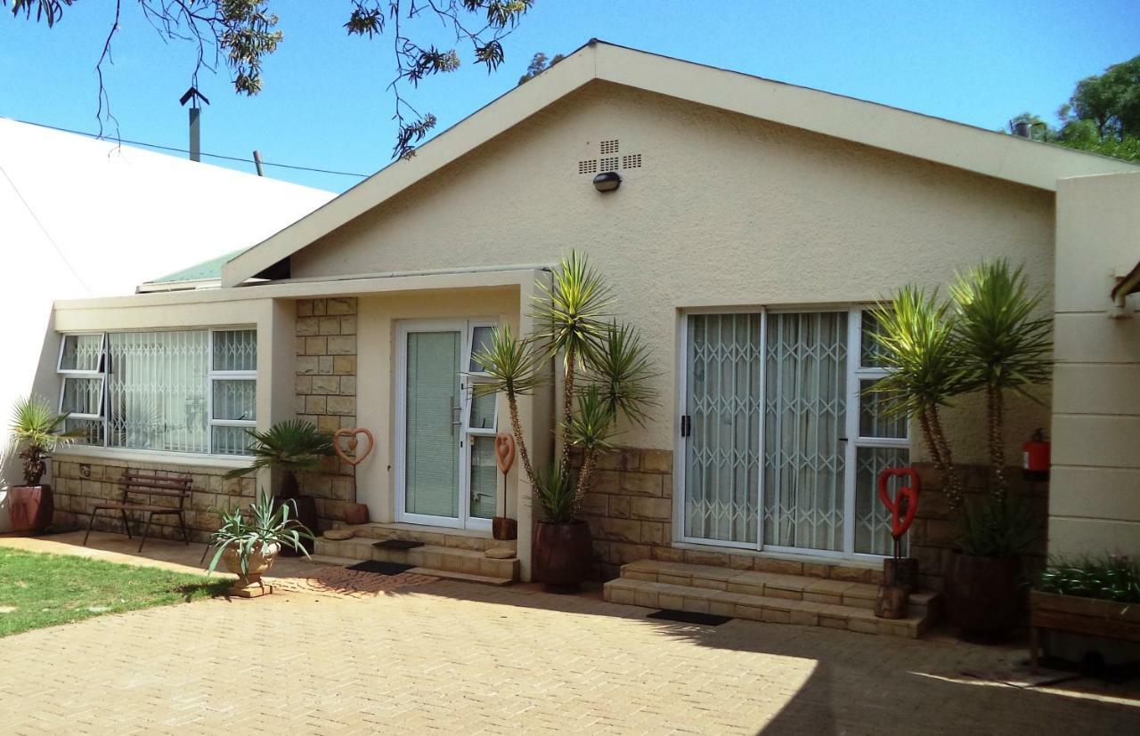 Anri Guesthouse Bloemfontein Exterior photo